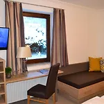 Konukevi Gaestehaus Elisabeth 3*