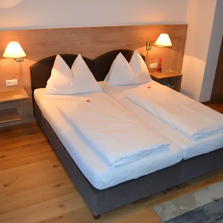 Gaestehaus Elisabeth Pensión 3*
